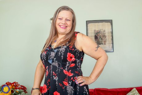 Chubby older lady masturbates in stockings during her nude debut