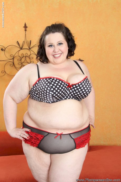 Charming BBW Jelli Bean gets her mouth, fat pussy and big tits fucked
