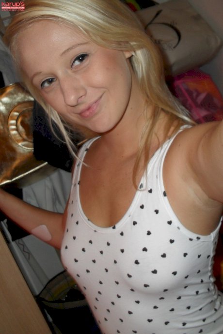 Tanned blonde Savannah Hill showing her shaved twat & her plump ass
