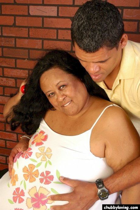 Obese Filipino lady Debrina sucking off cock after baring massive floppers