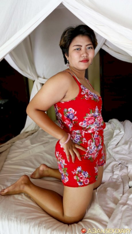 Chubby Asian maid Siskag gets her hairy pussy boned & creampied POV style