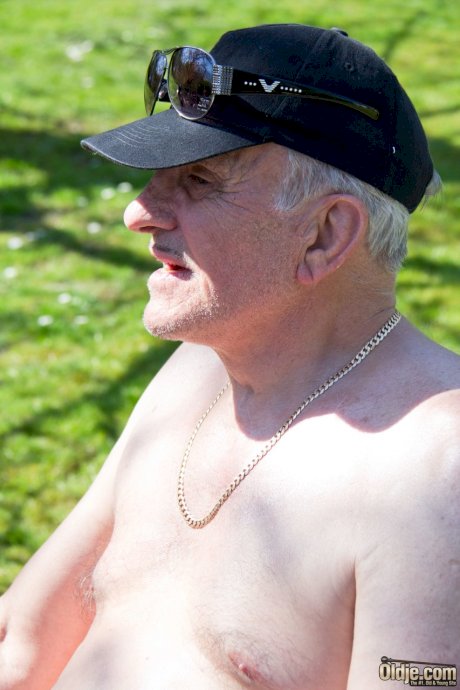 Teen Anita Berlusconi gets her holes demolished by perverted old men
