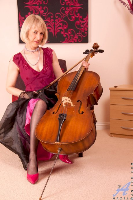 Mature musician Hazel strips and masturbates in her sexy nylon stockings