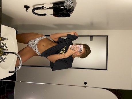 Skinny babe takes nude selfies showing her tiny tits and her tight ass