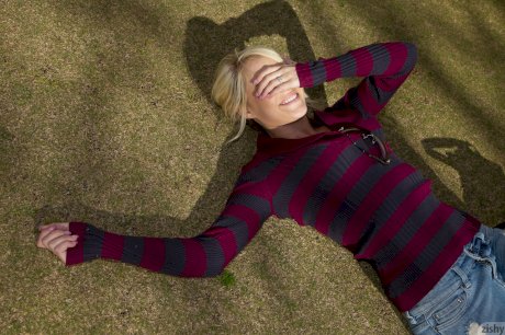 Platinum blonde teen Tegan Summers poses & flashes her cute boobs in public
