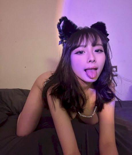Cute OnlyFans cam babe Mya Mira flaunts her big ass in a sexy compilation
