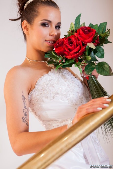 Bride with tiny tits Ferrera Gomez stripping and getting rammed in threeway