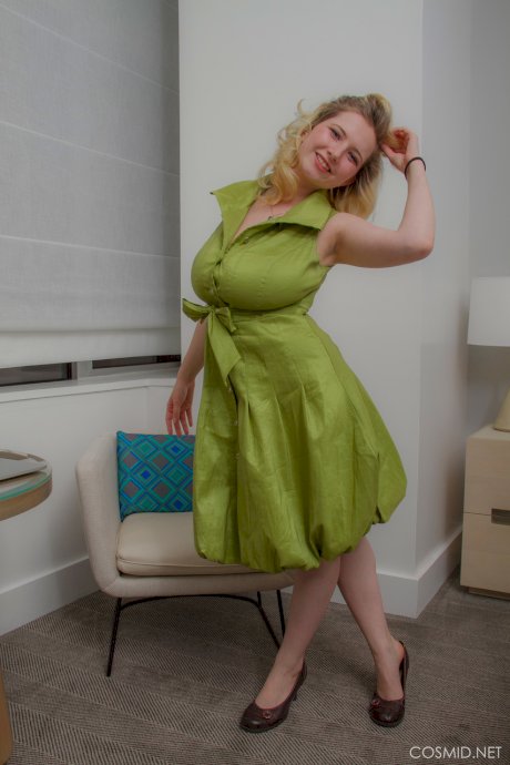 Blonde amateur Mim Turner releases her big natural tits as she removes dress