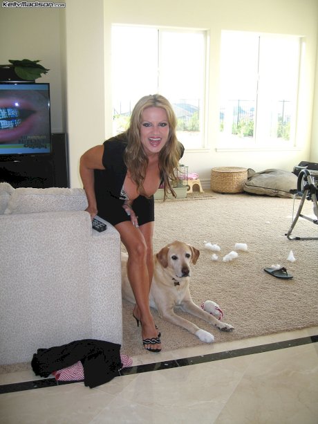 Man fools around at home with Kelly Madison and her black friend Lacey Duvalle