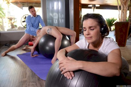 Tattooed MILF Harlow Harrison gets her asshole railed on a fitness ball