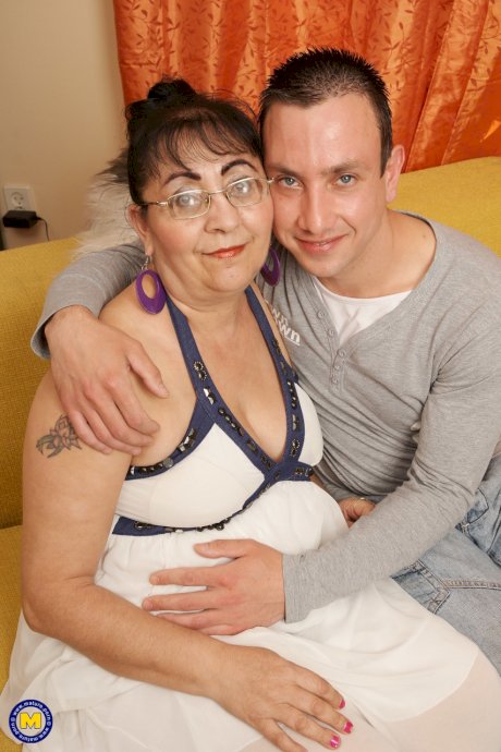 Granny Lenora G receives jizz on her face after rough doggy sex with a stud