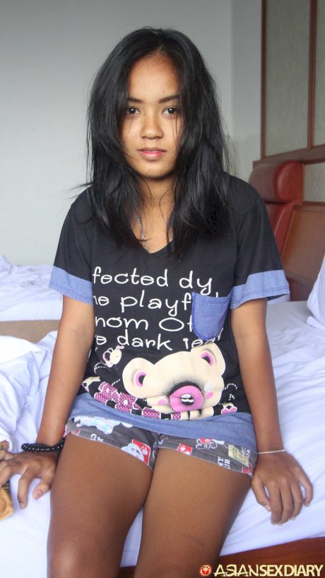 Thai teen Poo B shows her pregnant belly and swollen tits before POV sex