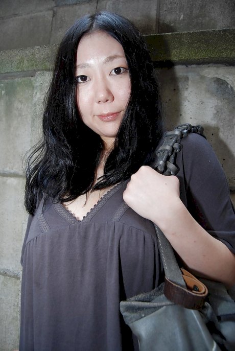 Well-stacked asian lassie undressing and exposing her juicy twat in close up
