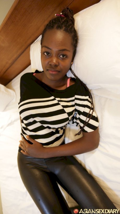 Ebony amateur Claudia exposes her big tits and enjoys a good POV fuck
