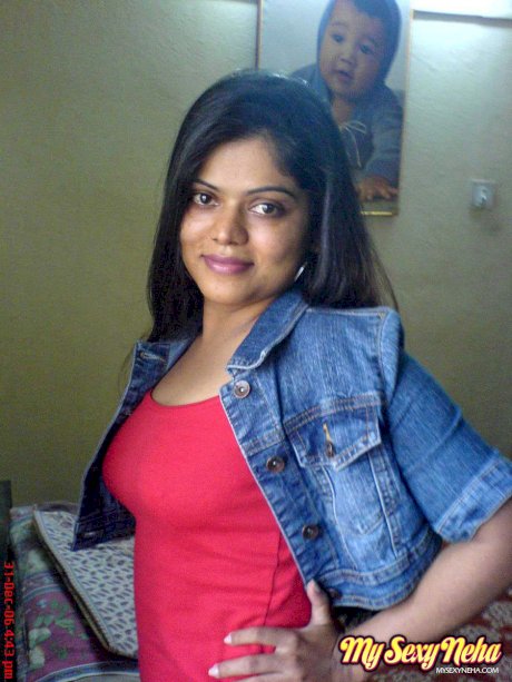 Indian chick Neha uncovers her natural tits during solo action
