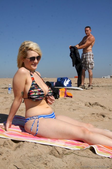 Chubby blonde sunbather Siri flaunts her big tits in a bikini on the beach