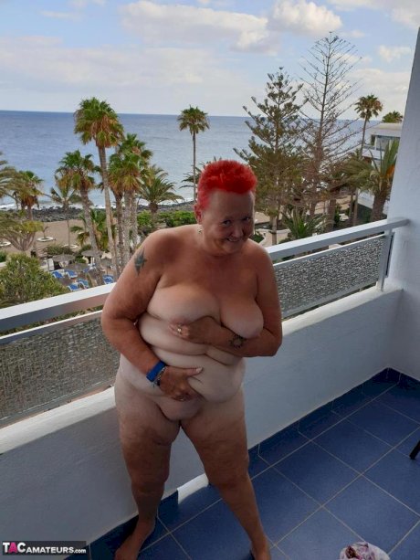 Fat nan Valgasmic Exposed sports short red hair while butt naked on a balcony