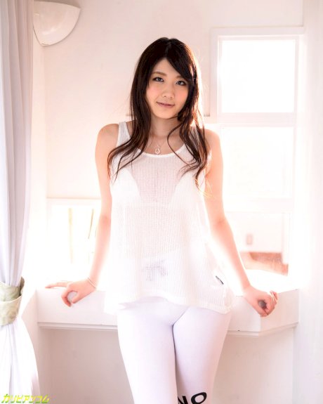 Asian beauty Rie Tachikawa gives blowjobs & gets creampied in a threesome