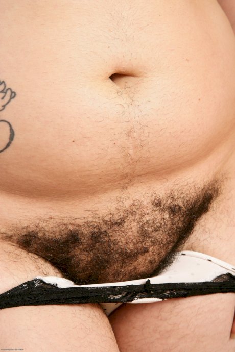 Amateur teen Marie reveals her chubby and hairy body in a solo show