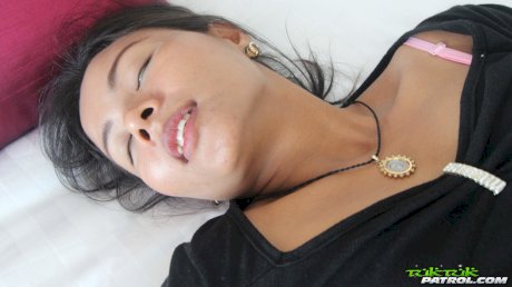 Thai first timer bangs a Farang without protection after a beach meetup