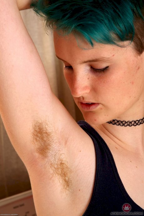Hippie Cyan shows off her hairy body while stripping on the washing machine