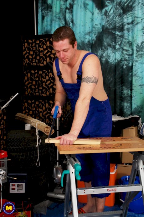 European fatty Cora gets her mature pussy fingered and dicked by a carpenter