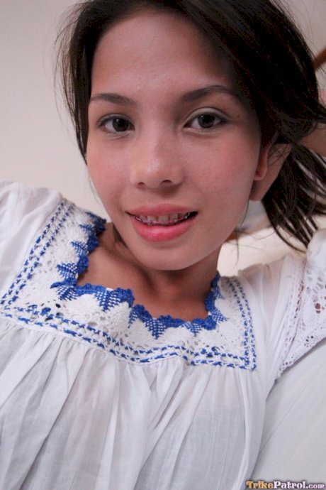 Asian cutie Ann loses her outfit and presents her tiny tits and twat