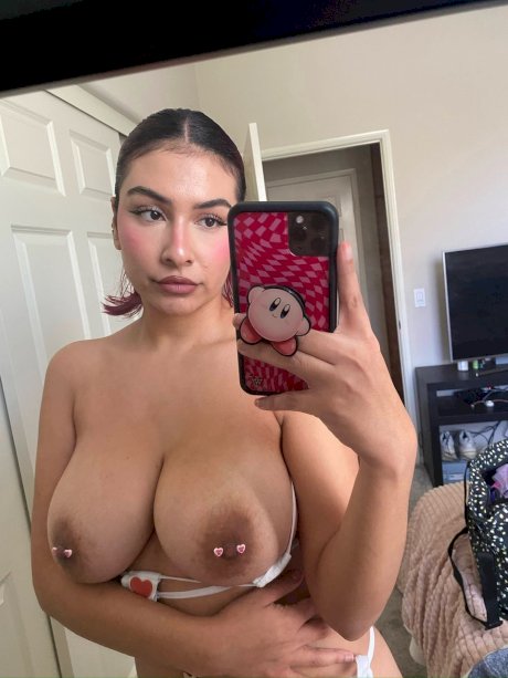 Buxom babe Angel flaunts her beautiful big boobs while taking nudes