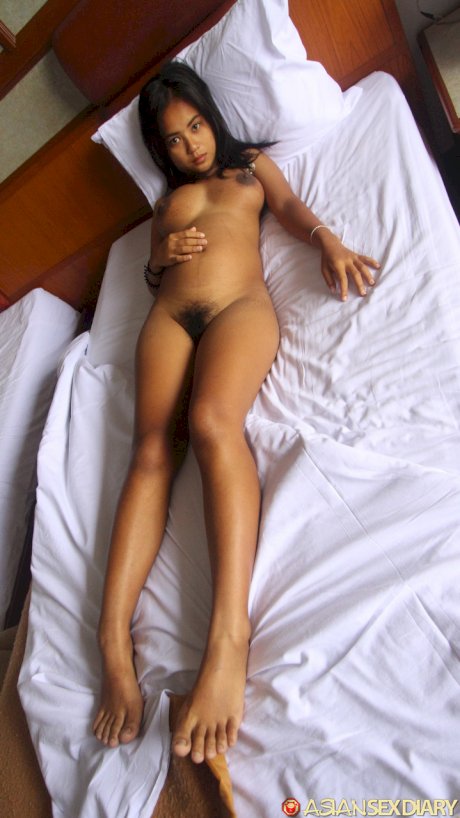 Thai teen Poo B shows her pregnant belly and swollen tits before POV sex