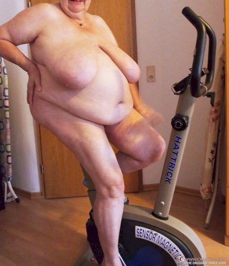 Naughty granny Neebana shows her chubby body while completely naked