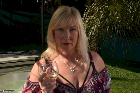 Fat older blonde Melody peels off black leggings afore an outdoor hot tub