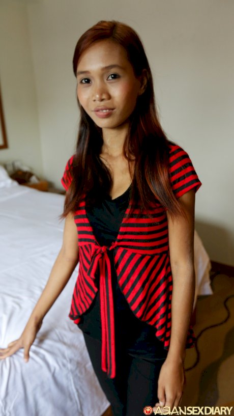 Skinny Asian babe Mimi B reveals her body before a POV bang session