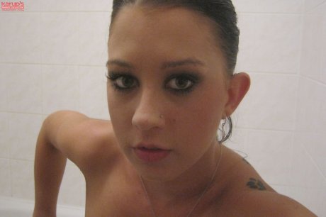 Czech teen Sarah Lollypop strips and shows her natural body in an amateur solo