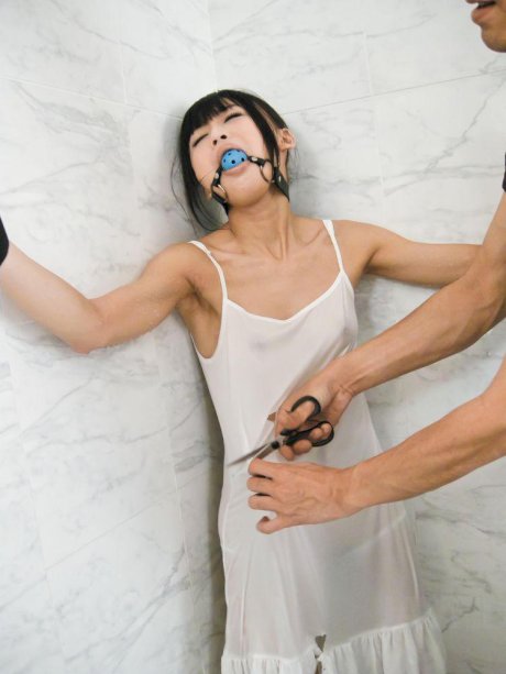 Japanese woman Chika Ishihara receives oral sex while restrained and gagged