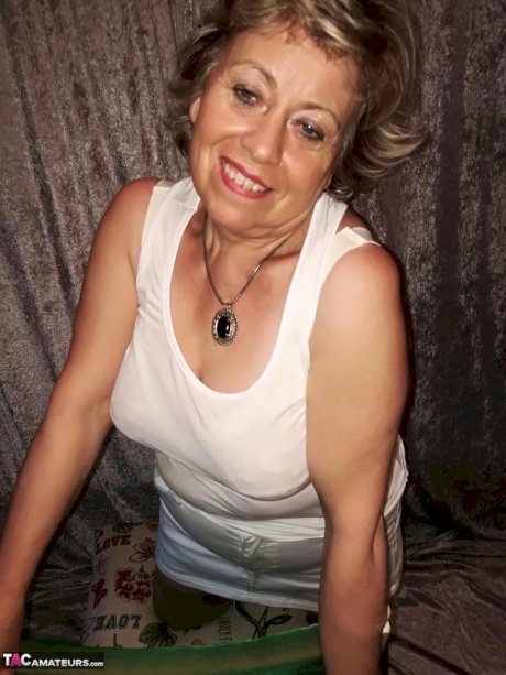 Big titted oma Caro pulls down her underwear to show her big ass in nylons