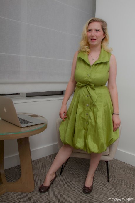 Blonde amateur Mim Turner releases her big natural tits as she removes dress