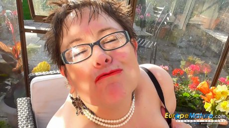 Short haired BBW in glasses Rita shows her huge breasts and masturbates