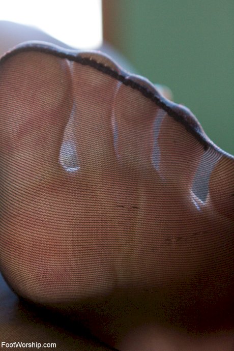 Blonde female Siri engages a man in foot worship after a couple of drinks