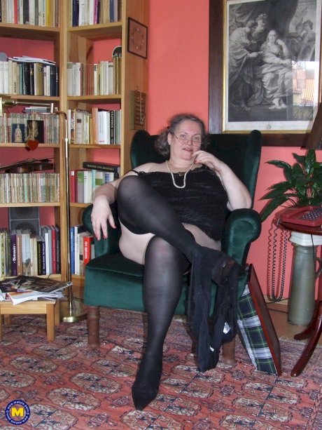 Fat mature woman Birgid strips her clothes & lingerie to show her huge body