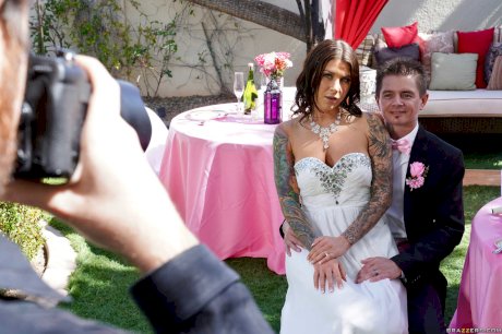 Lesbian Abigail Mac fucks bisexual bride Felicity Feline at the wedding