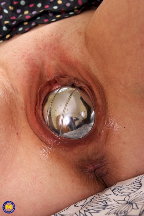 Mature woman Paulana inserts a big dildo and a silver ball into her fat pussy