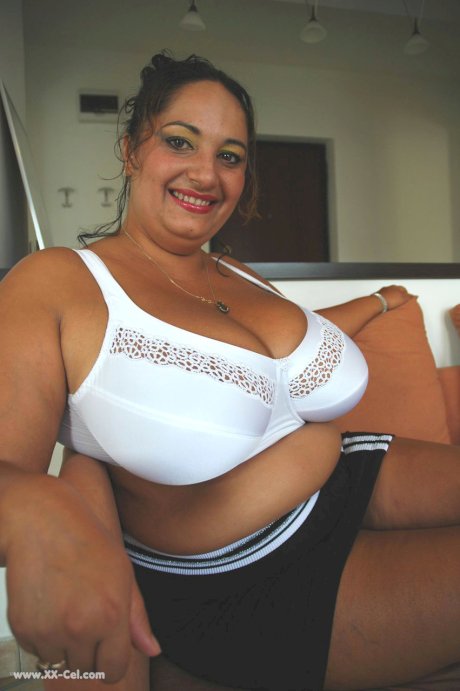 Horny mature with huge saggy boobs Irene poses topless in a solo