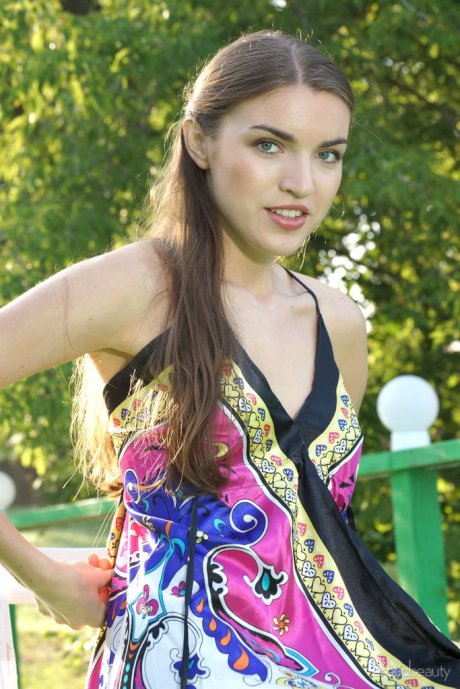 Nice teen Rina B highlights her trimmed muff during a nude modelling session