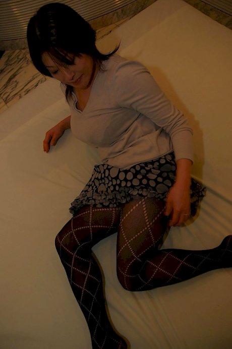 Chubby asian MILF Hiromi Yoshio gets naked and enjoys pussy toying action