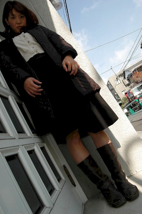 Foxy asian MILF Takako Yanase undressing and spreading her legs
