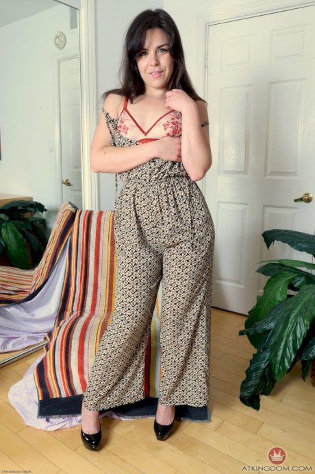 Petite amateur Juliette March reveals her hairy crotch and small tits