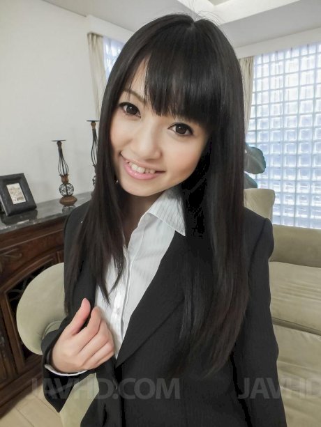 Sweet Japanese girl Kotomi Asakura squirts during the course of MMF sex