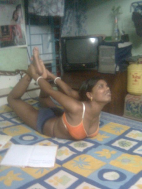 Indian solo girl shows her full breasts and twat after doing yoga