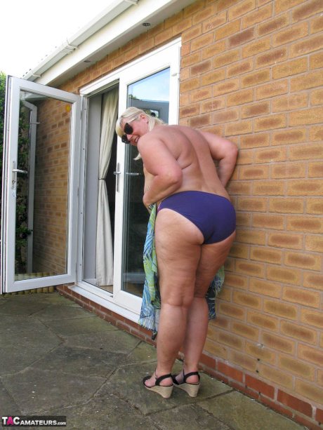 Fat mature woman Chrissy Uk sucks a dick after making her nude debut in a yard
