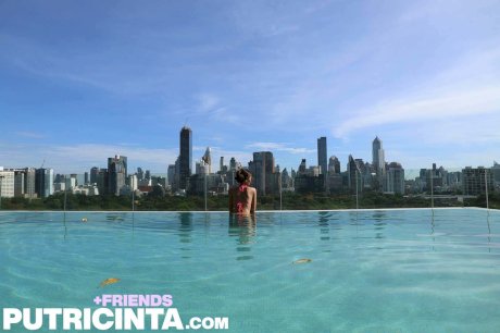 Adorable Asian babe exposes her big tits and tiny nips while bathing